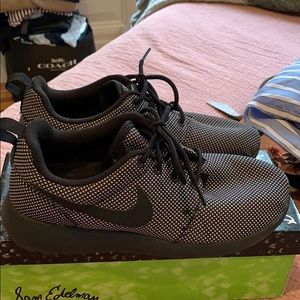 Black Nike Sneakers